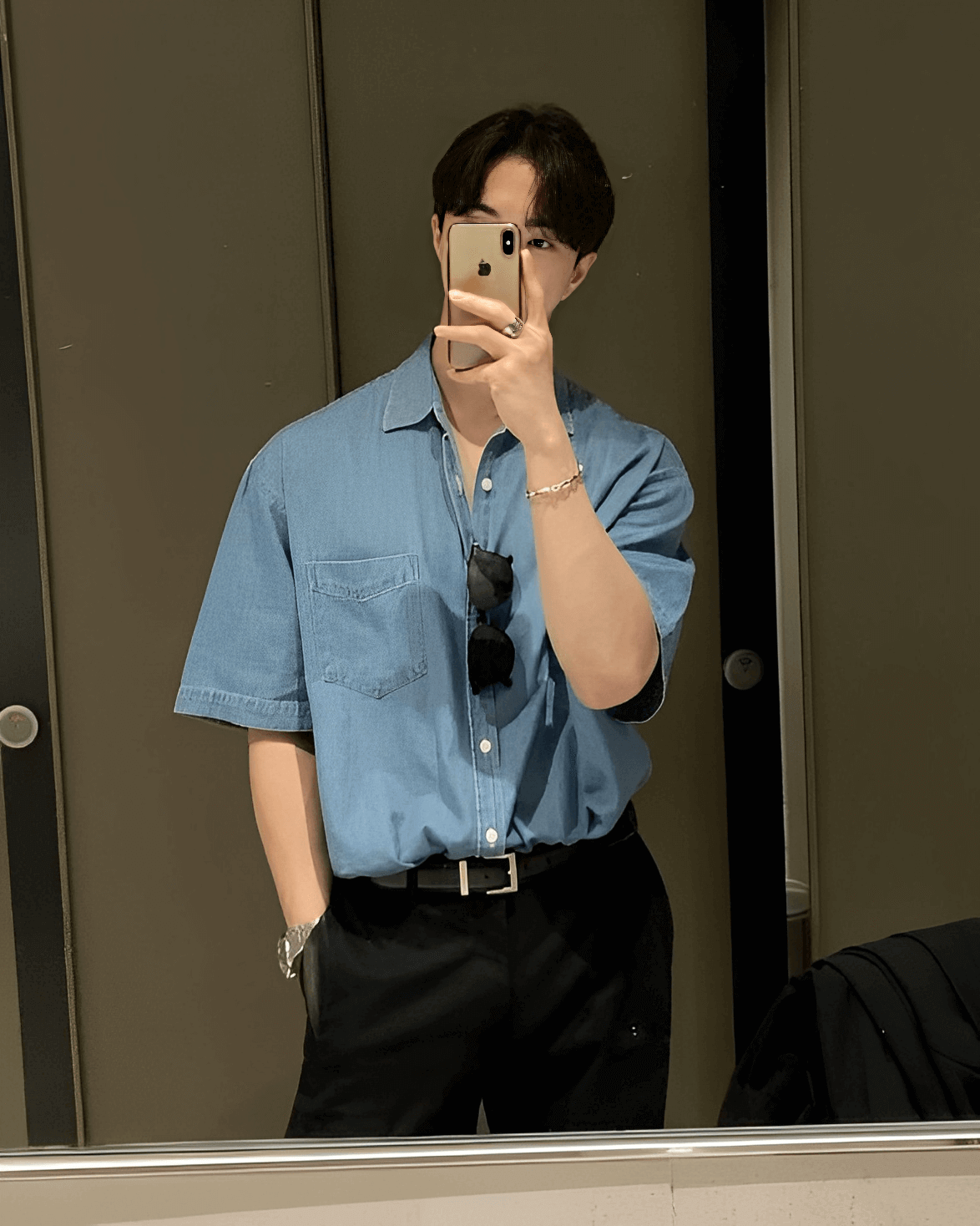 Short -sleeved denim shirt